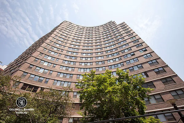 Rented by Coldwell Banker Warburg | media 3