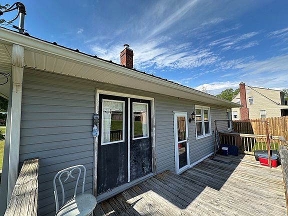 5th image of 80 Berry Heights Rd