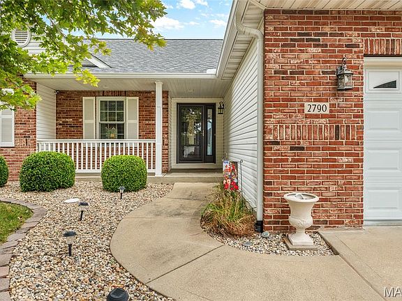 3rd image of 2790 Deerfield Dr