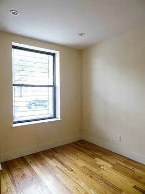 Rented by Delmark Realty LLC | media 4