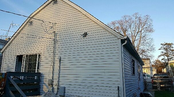 2nd image of 320 Forest Glen Dr