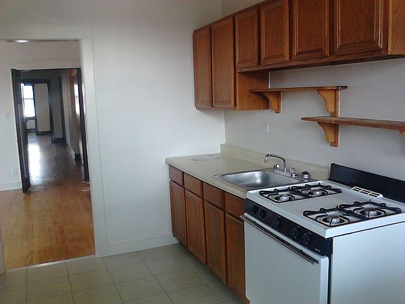 3rd image of 403 S Kenilworth Ave APT 1