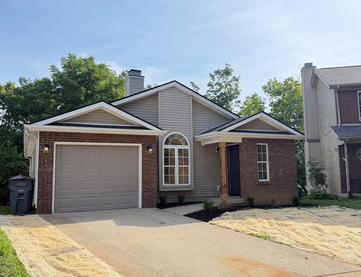 3 bed, 2.0 bath, 1104 sqft, $1,800 — Photo 2