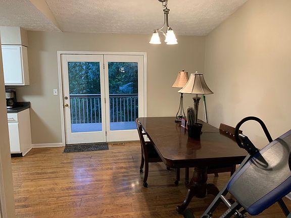 3rd image of 580 Elk Lake Dr