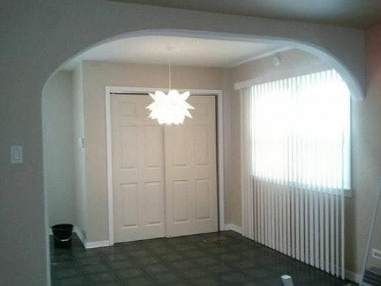 OPEN FLOOR PLAN EAT IN KITCHEN