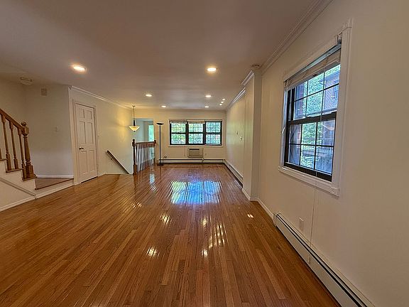 4th image of 316 121st St #72A