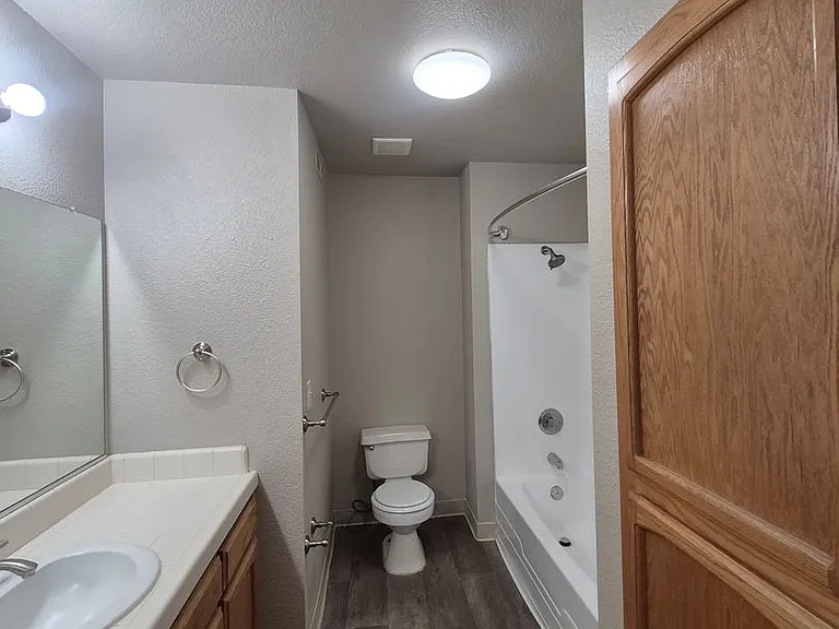 Cardinal Oaks Condominiums — Photo 20