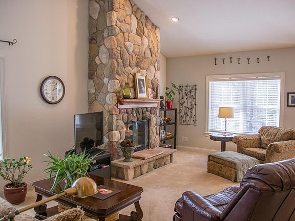 2nd image of 900 Platt Ave #1