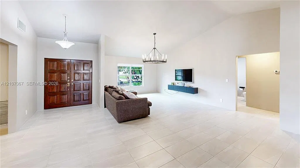 3 bed, 2.5 bath, 2206 sqft, $4,850 — Photo 2
