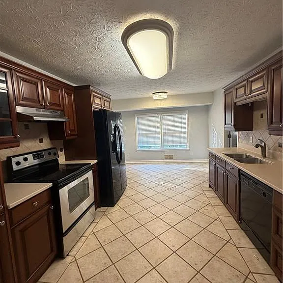3336 Camelot Dr — Photo 13