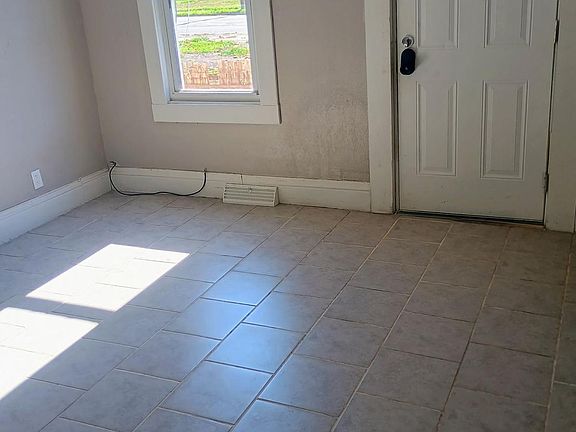 3rd image of 255 S 5th St Rear 1