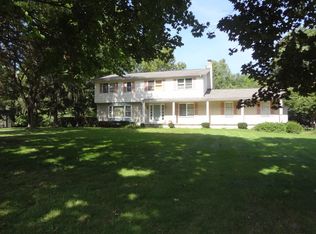 6834 Picture Lake Dr, Hamburg, NY 14075