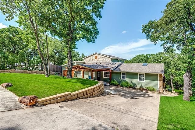 1st image of 2828 Peninsula Dr