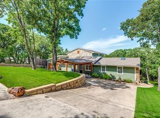 2828 Peninsula Dr, Grapevine, TX 76051