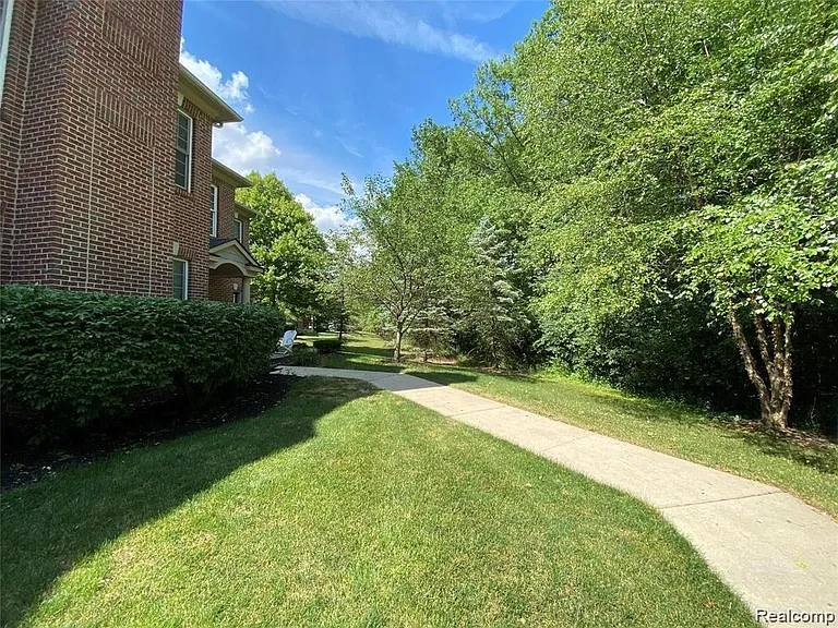 215 S Village Way — Photo 36
