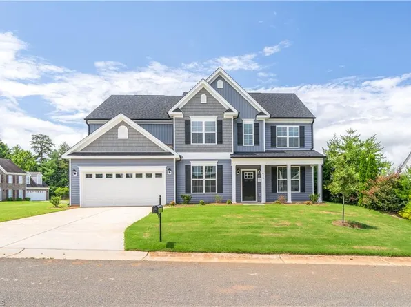 690 Spruce Garden Ct, Rural Hall, NC 27045