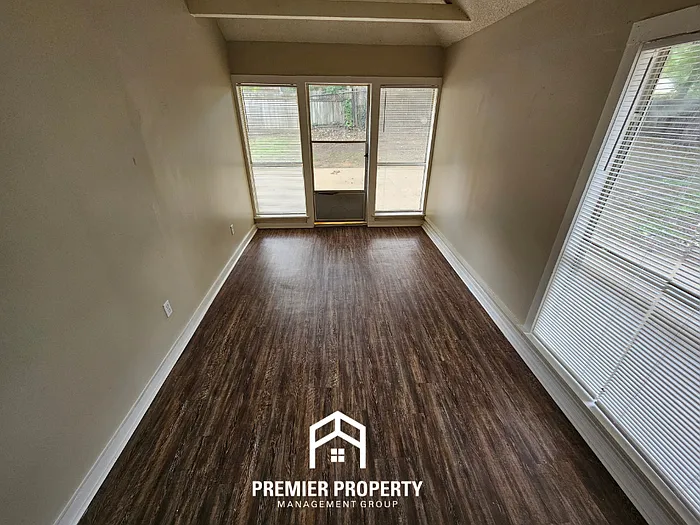 6329 Ridge Manor Dr — Photo 13