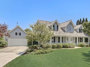 8232 S Country Club Cir, Franklin, WI 53132