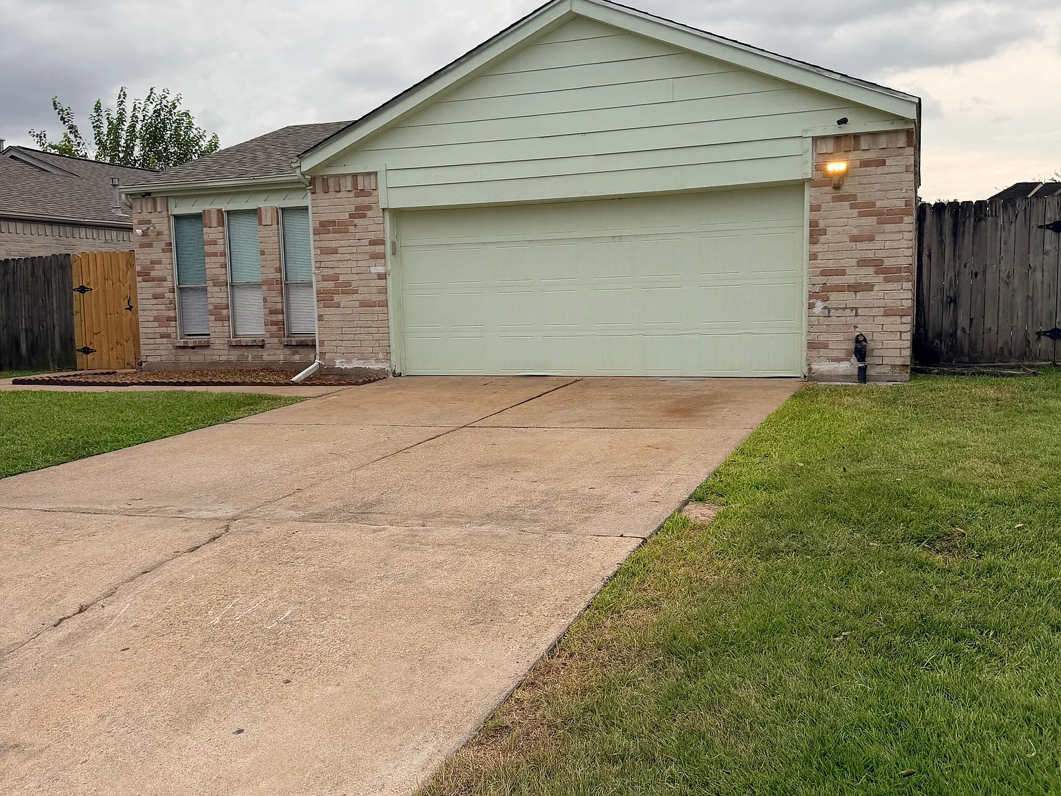 3 bed, 2.0 bath, 1442 sqft, $1,800 — Photo 1