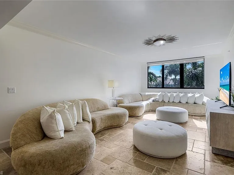 6597 Nicholas Blvd #306 — Photo 4