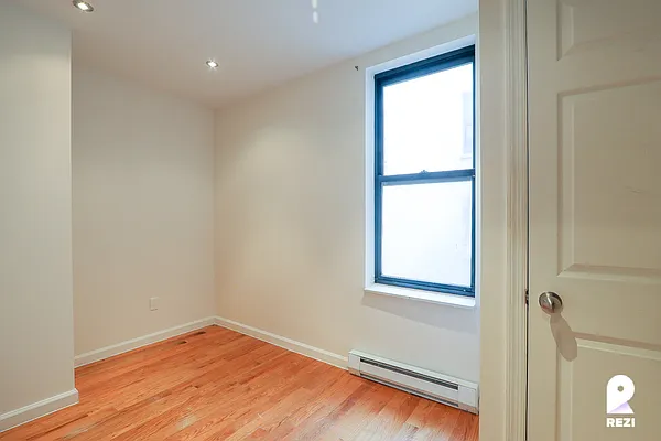 Rented by REZI | media 28