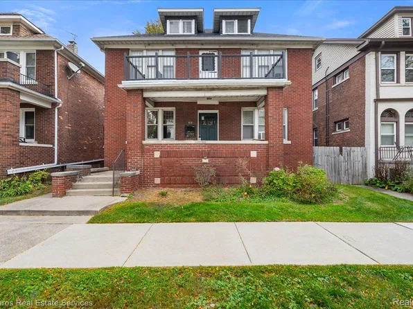 910 Beaconsfield Ave, Grosse Pointe Park, MI 48230