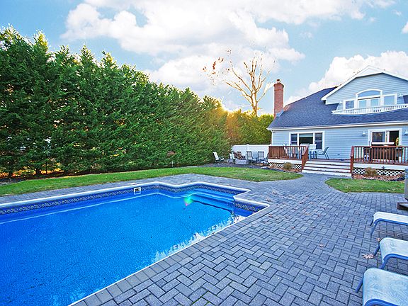 3rd image of 90 Sea Breeze Ave