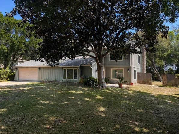 234 Country Club Rd, Shalimar, FL 32579
