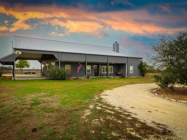 1138 Creekside Ln, Weimar, TX 78962