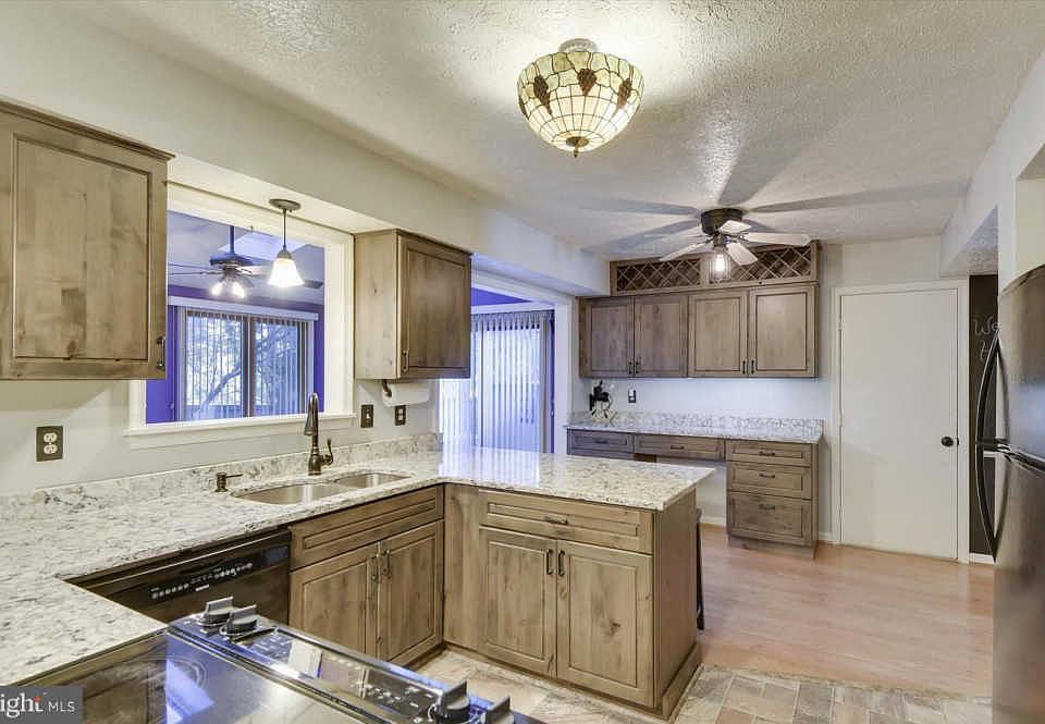 2nd image of 8211 Doby Ln