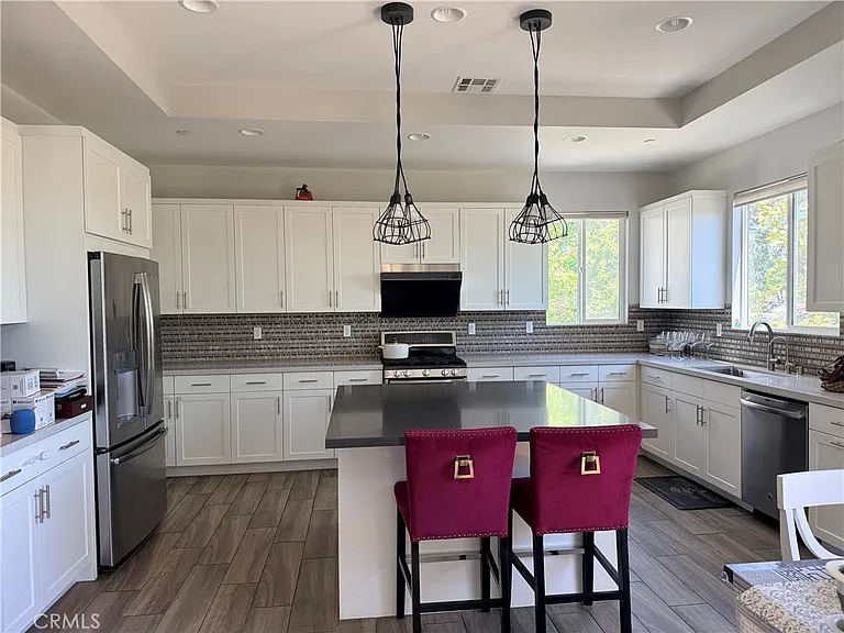 713 Manhattan Dr — Photo 3