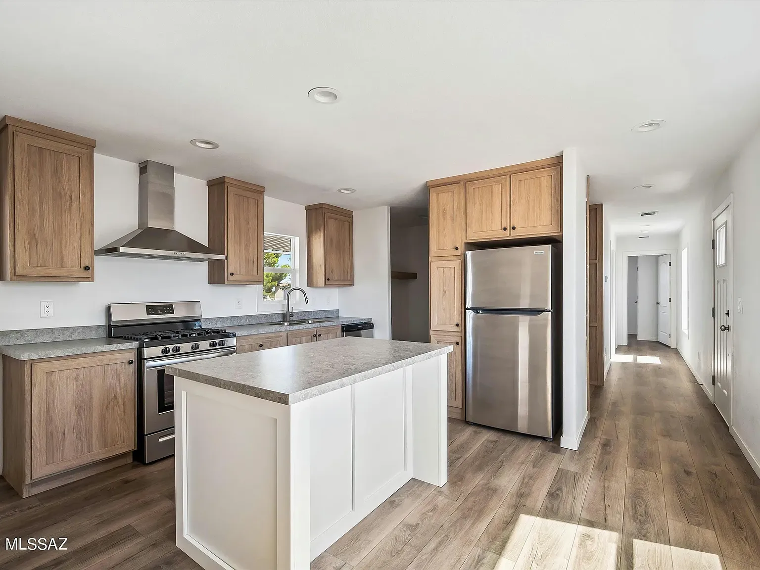 3 bed, 1056 sqft, $1,210 — Photo 3