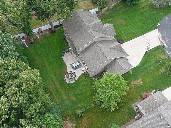 3rd image of 7487 Dartmoor Ct