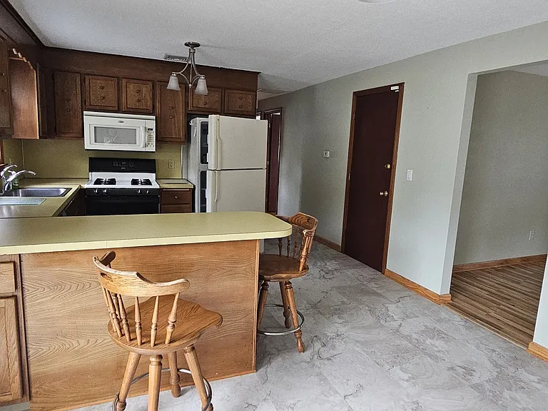 14 Cadwell Ct #2 — Photo 5
