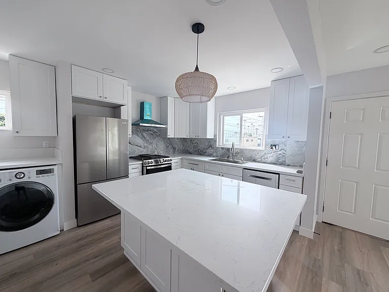 4945 Brighton Ave — Photo 6