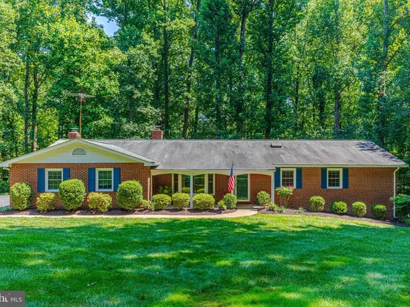 6805 Jeremiah Ct, Fairfax Station, VA 22039