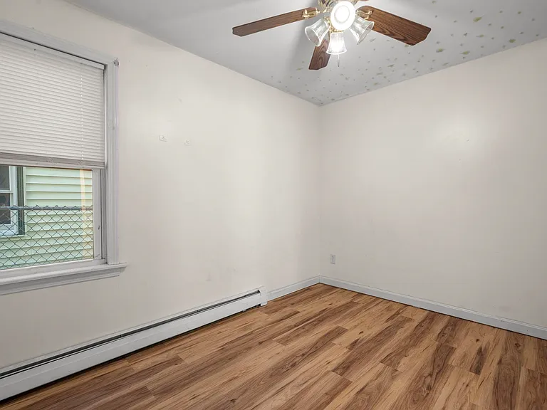 25 Salem St — Photo 22