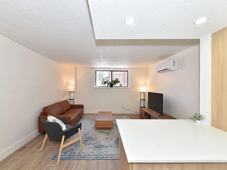 160 Dowling Ave #101 — Photo 5