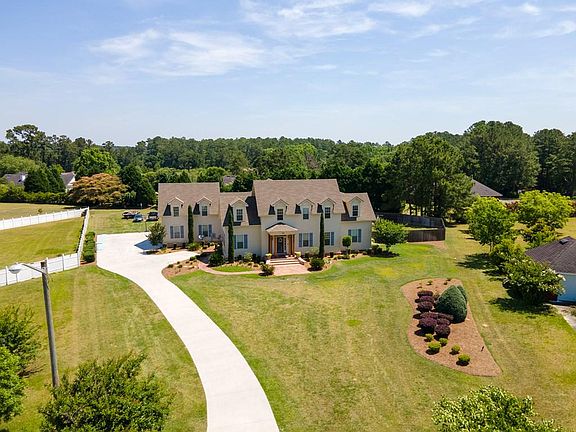 3rd image of 822 Rose Point Cir