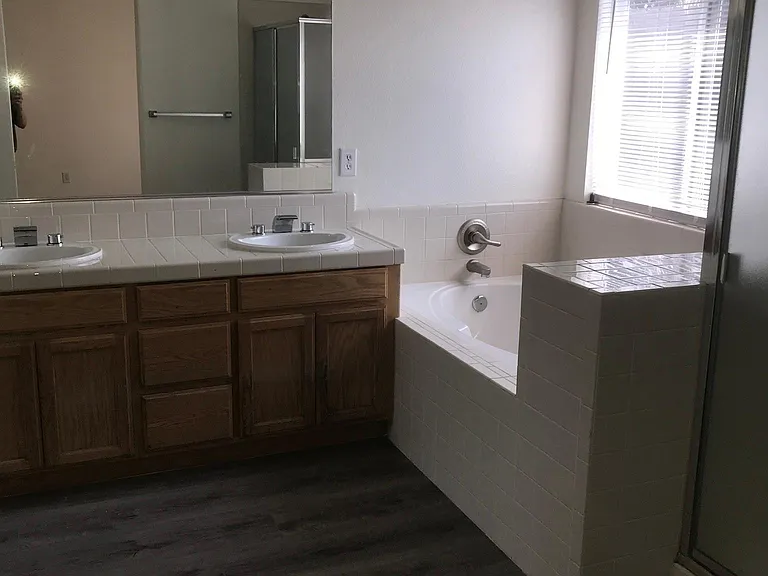 1068 Junction Dr — Photo 9