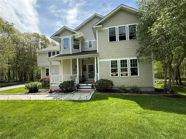 36 Jasmine Cir, North Kingstown, RI 02874