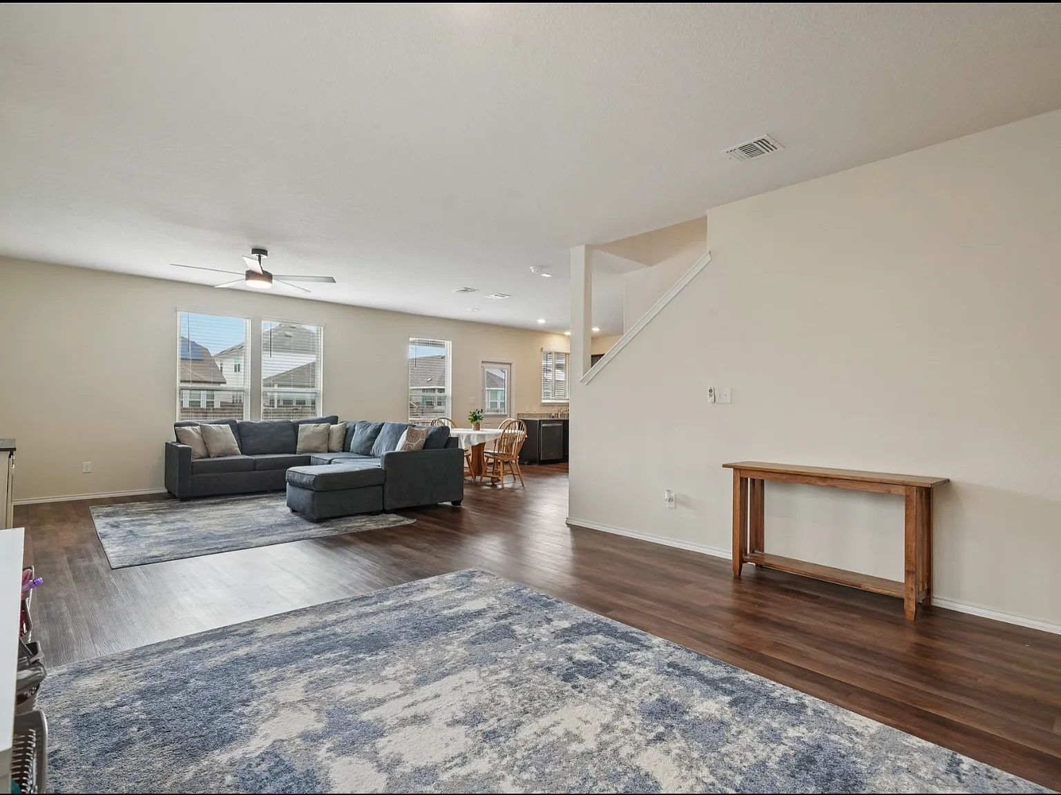 4 bed, 2601 sqft, $2,400 — Photo 2
