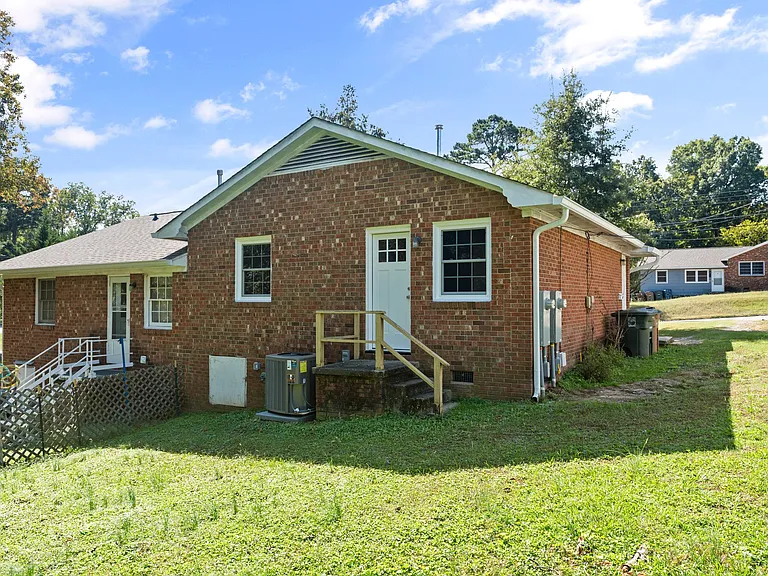 1421 Ardmore Dr #A — Photo 16
