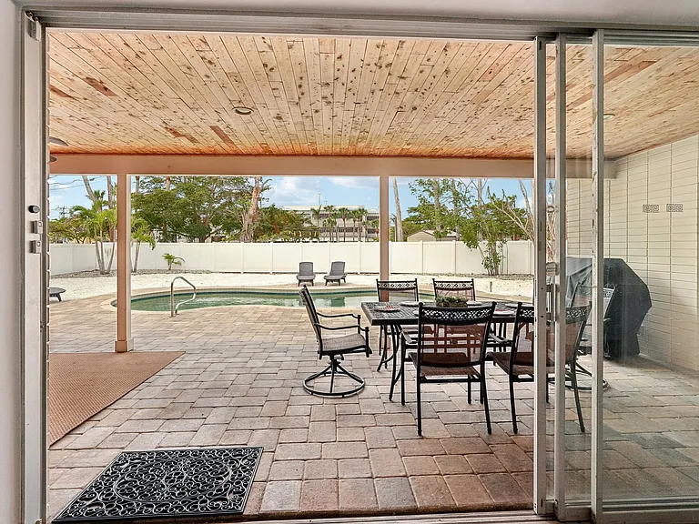 55 N Washington Dr — Photo 53