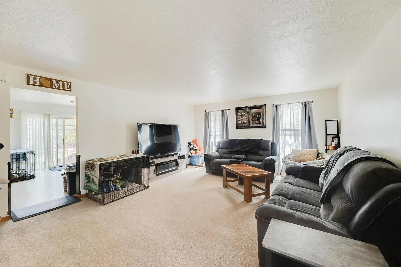 3 bed, 1.5 bath, 1416 sqft, $2,100 — Photo 3