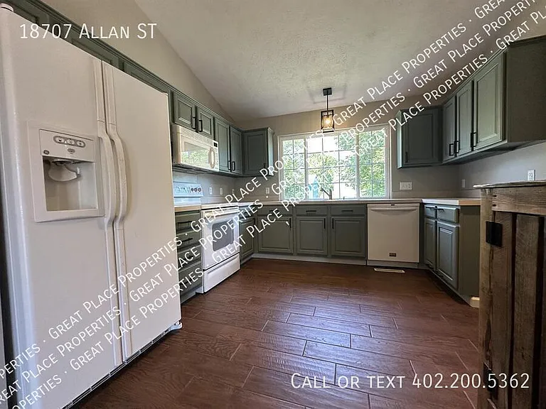 18707 Allan St — Photo 14