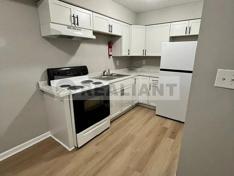 31 Hurley St #18 — Photo 7
