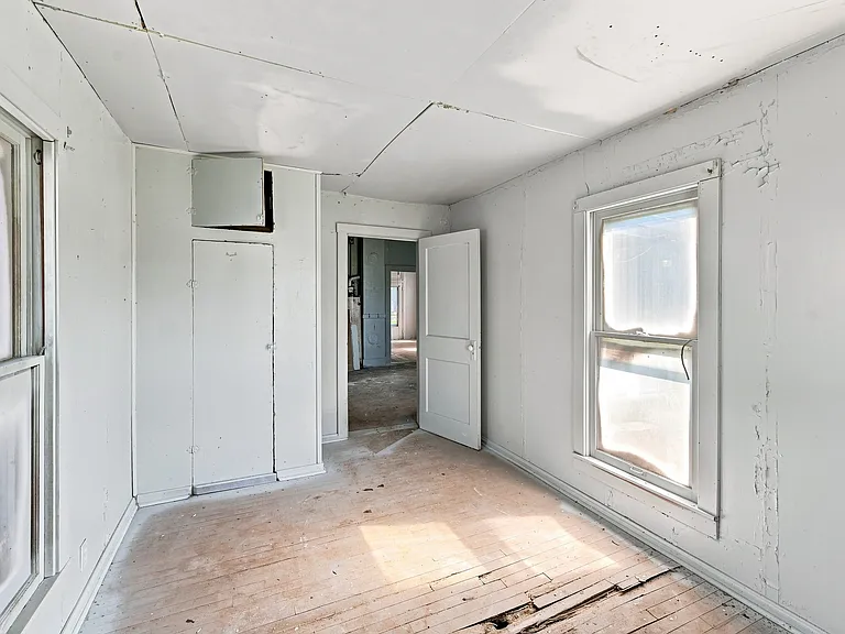 731 E Florida St — Photo 5
