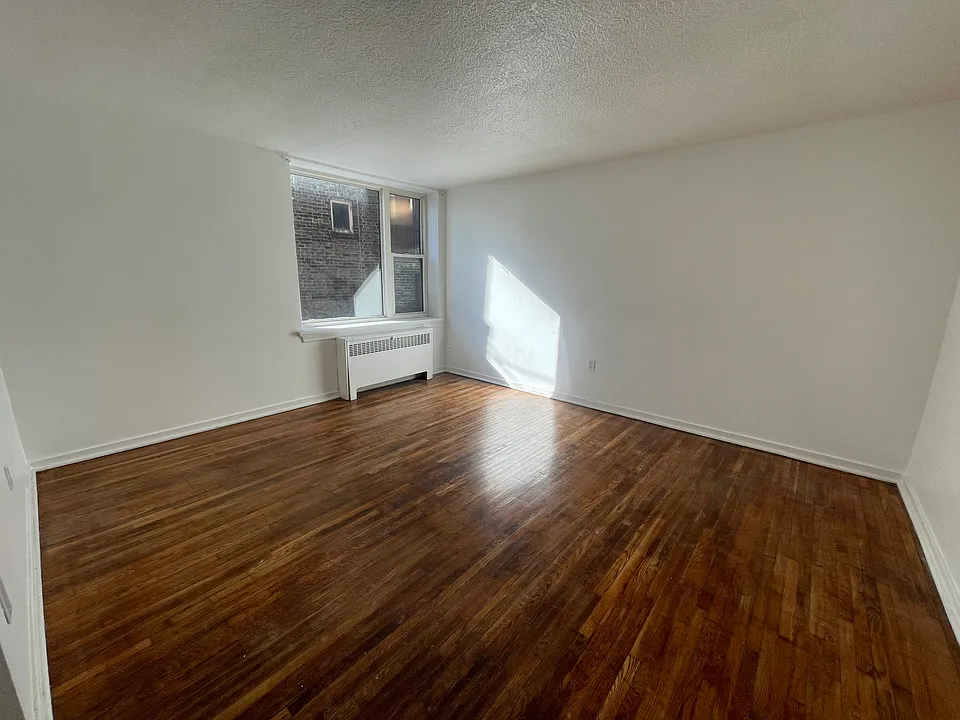 2407 Lake Shore Blvd W #4