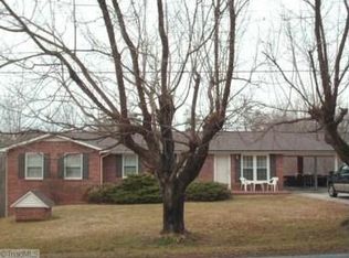 643 Parker Rd, Mount Airy, NC 27030